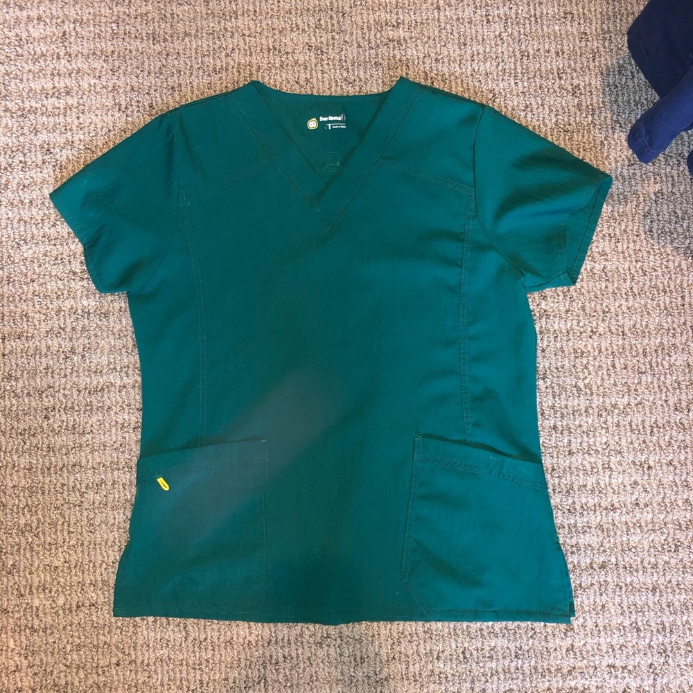 Wonder Wink Four Stretch Scrub Top, size Large